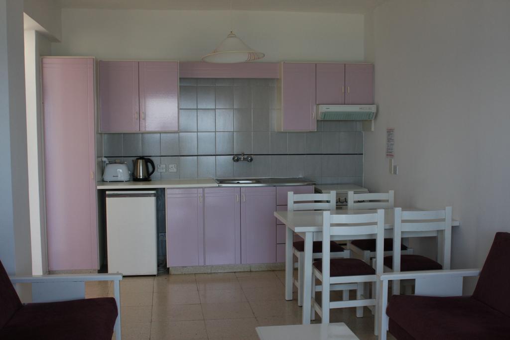 Astreas Beach Hotel Apartments Protaras Habitación foto